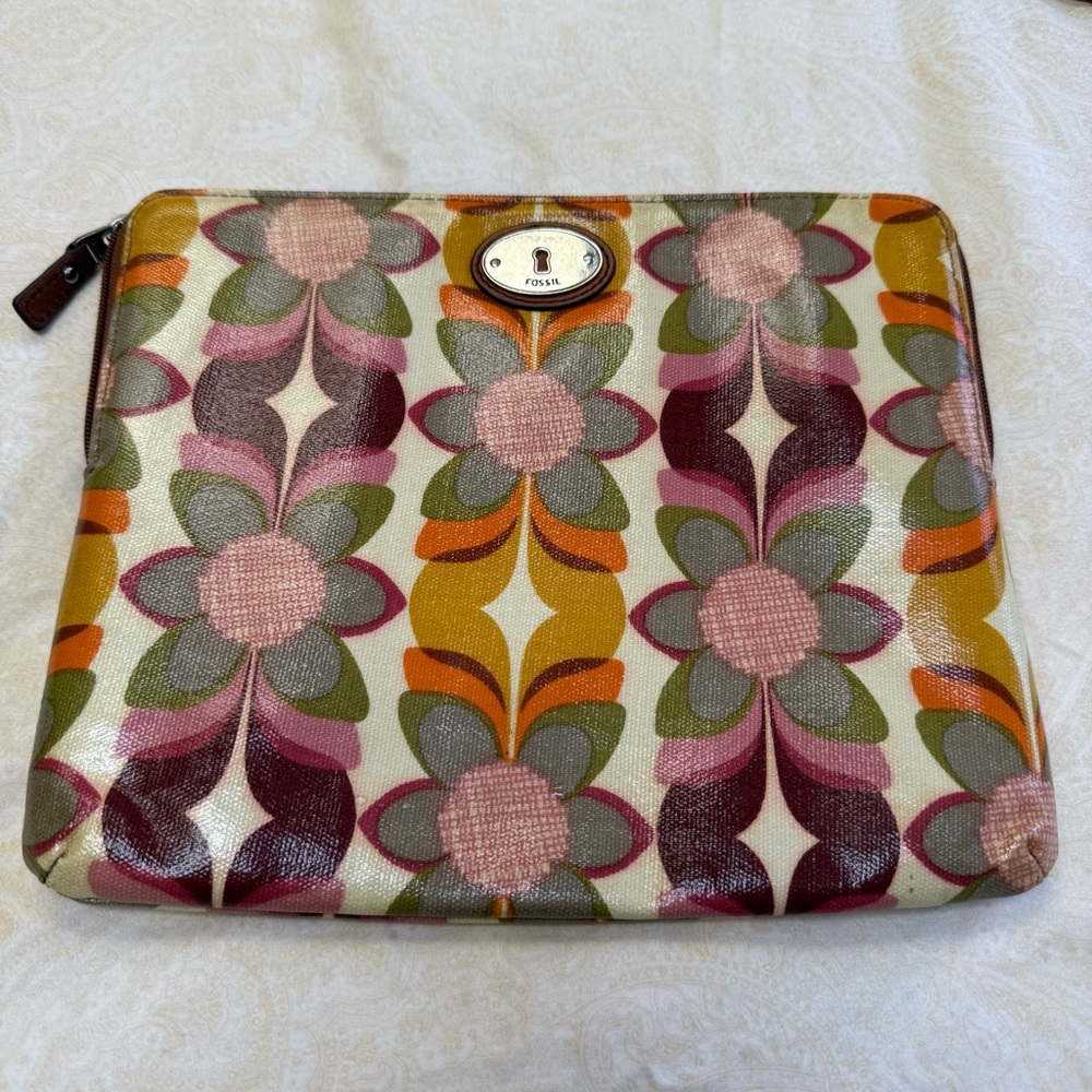 Fossil Key Per Bag iPad Case Coated Canvas Floral Polka Dots Clutch